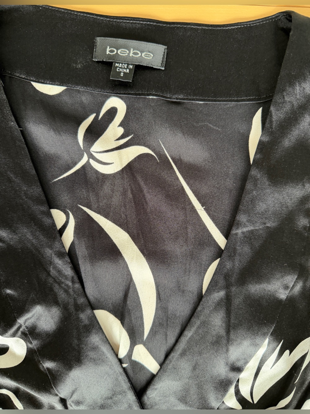 Y2K Bebe 95% silk black & white tunic babydoll kimono dress size small - Picture 4 of 7